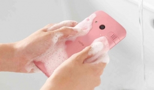 این گوشی را می‌توانید با آب و صابون بشویید!!